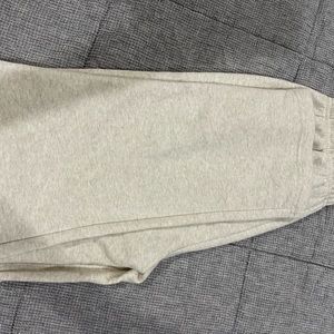 Alo Yoga Accolade Sweatpants in OATMEAL